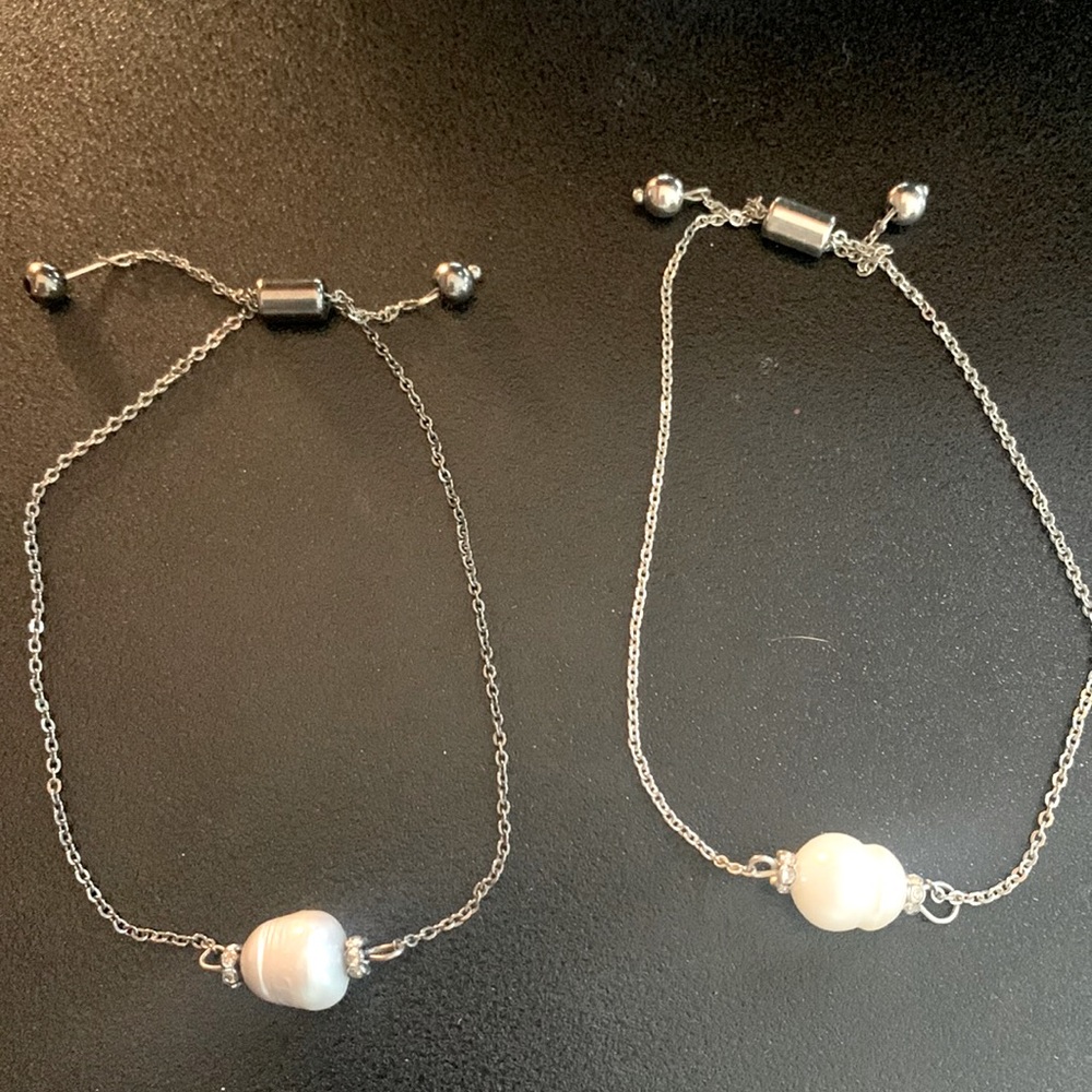 2 natural pearl bracelets. 1 antique silver/ grayish pearl& 1 silver/white pearl
